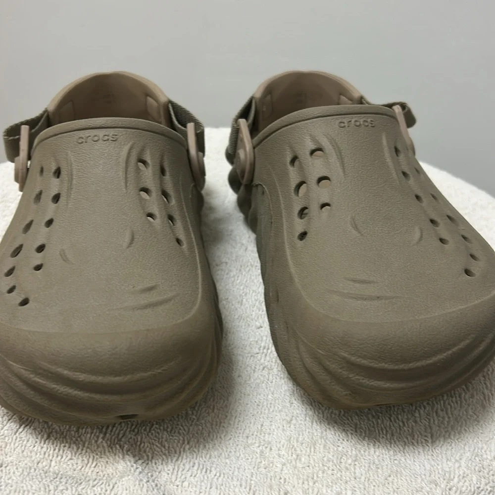 Crocs unisex Echo CHUCKY perforated Clogs mules water shoes w/ straps Size J4